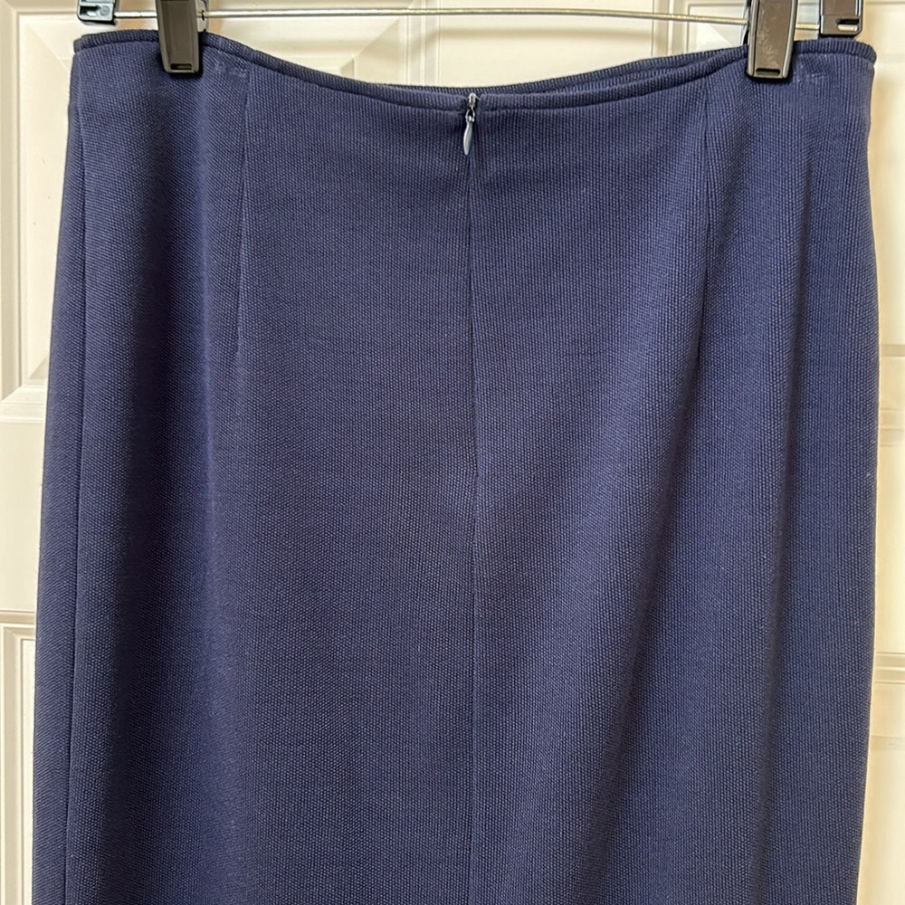 Weekend MaxMara navy knit pencil skirt. Size M - Picture 2 of 5